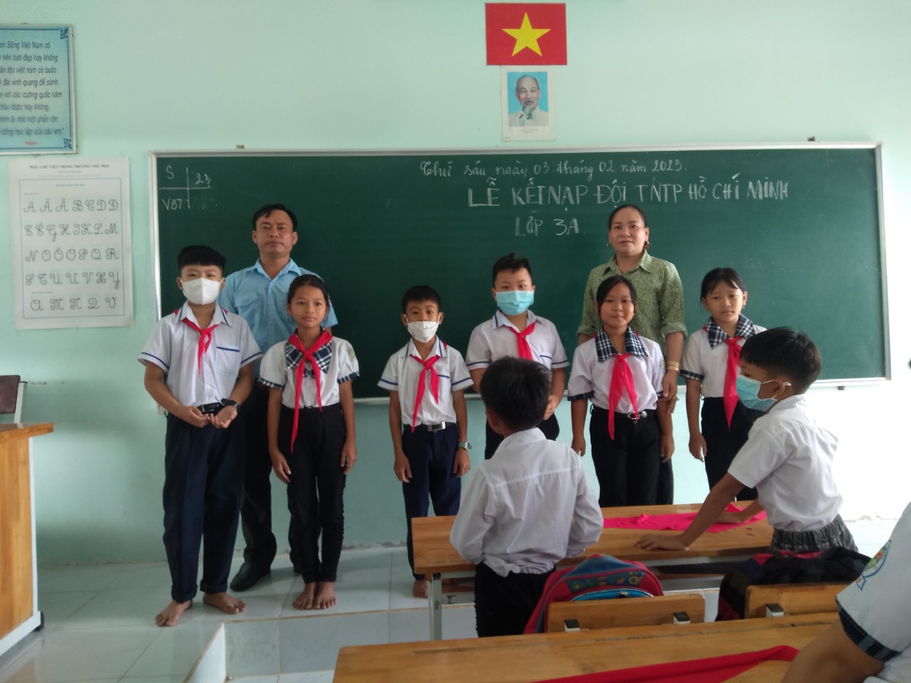 Trường tiểu học Mỹ Tú B tổ chức lễ kết nạp đội viên Đội Thiếu niên tiền phong Hồ Chí Minh
